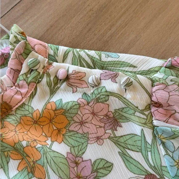 Vince Camuto Verona Garden PUFF sleeve blouse - Picture 4 of 10